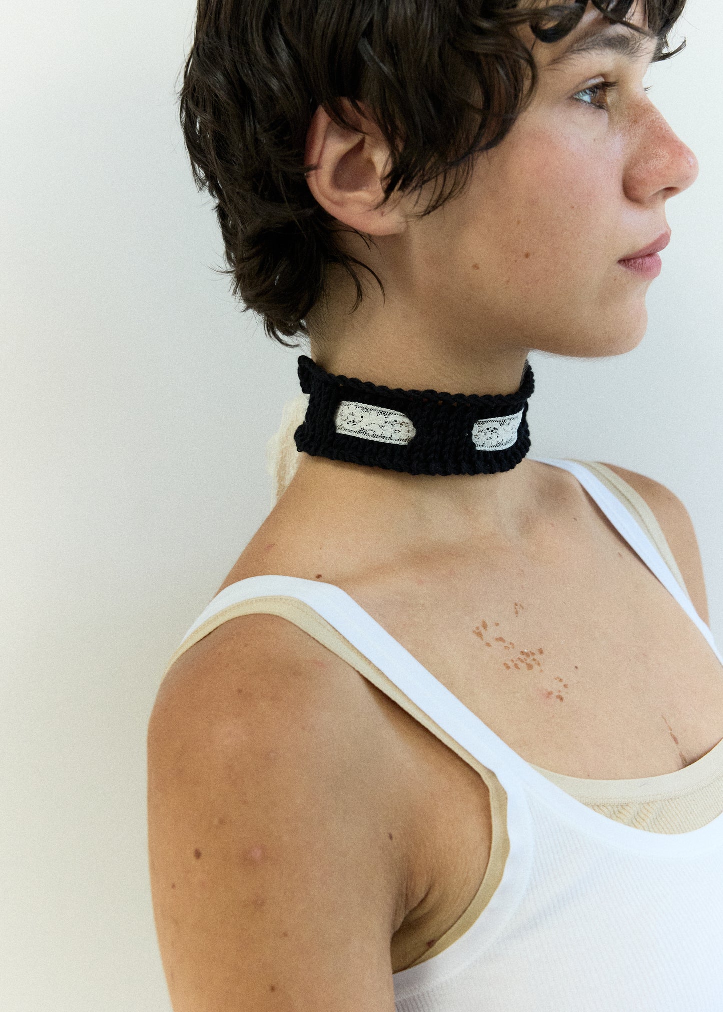 Carmen lace choker / Ink black